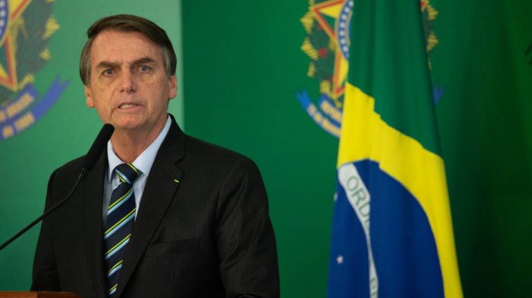 Bolsonaro dice que la Copa América se hace y tiene aval del Ministerio de Salud