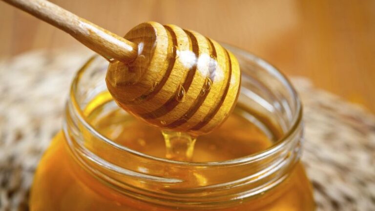 Cosquín prohibió cuatro productos de miel que se venden en Punilla