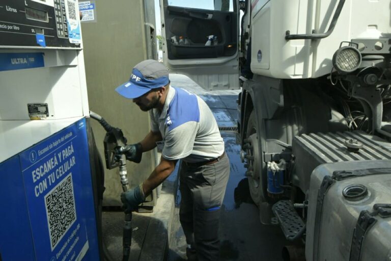 YPF aumentó este lunes los combustibles y la súper está por encima de los $ 130