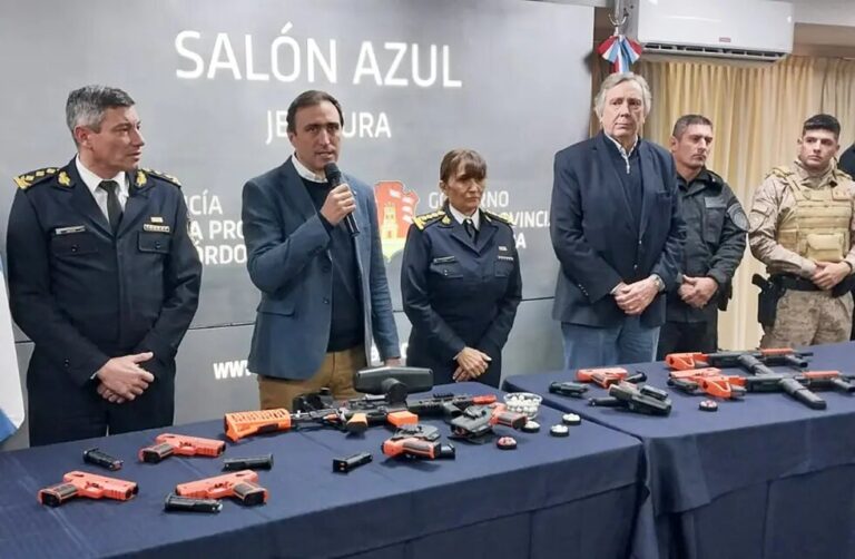 Armas no letales: Juez avala y Llaryora quiere ampliar su uso a los municipios