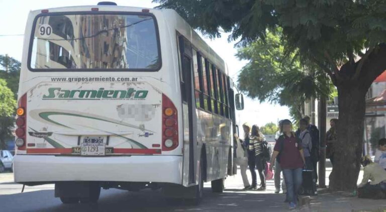 El paro del transporte interurbano es contundente: en Cruz Del Eje no hay servicio urbano