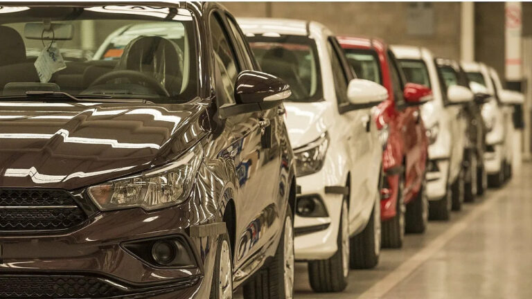 Caída de la demanta de autos: el stock de 0 km en concesionarias es el más alto en 4 años