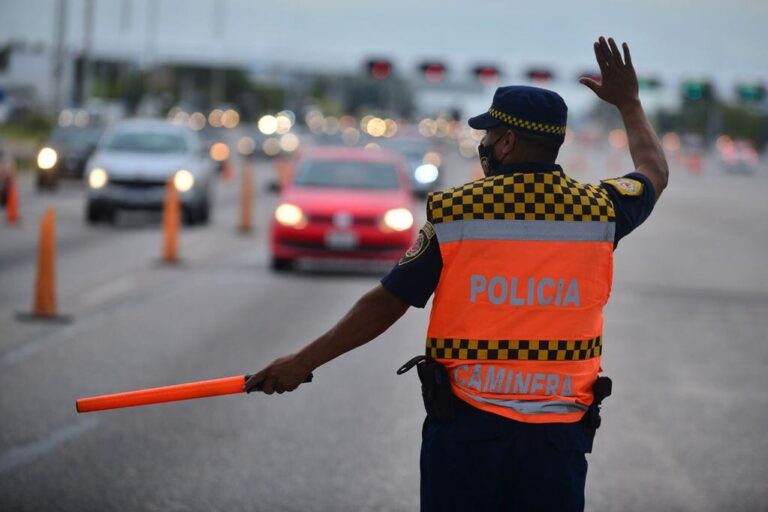 Tránsito. Indultarán a los multados por manejar con carnés emitidos por 12 municipios sin centros habilitados