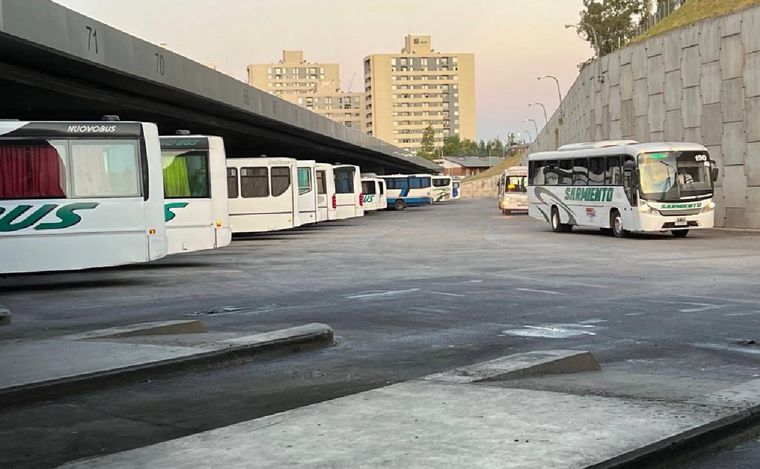 Transporte. Aoita acordó una suba del 37% a enero y se despeja la posibilidad de un paro de interurbanos