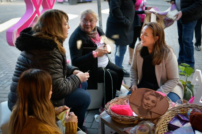 Myrian Prunotto acompañó a las tejedoras de “Un abrigo al corazón”