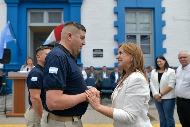 En Cosquín: Myrian Prunotto encabezó la entrega de móviles policiales para Punilla