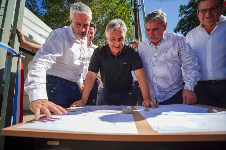 Cruz del Eje: Llaryora habilita la primera etapa de la readecuación del sistema de agua potable