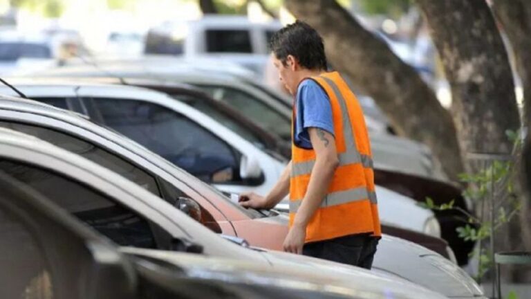 “Cultura del descarte”: la Iglesia criticó el proyecto que busca prohibir a los cuidacoches