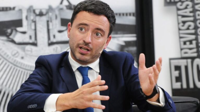 De Loredo propone elevar cinco años la edad jubilatoria de policías en Córdoba