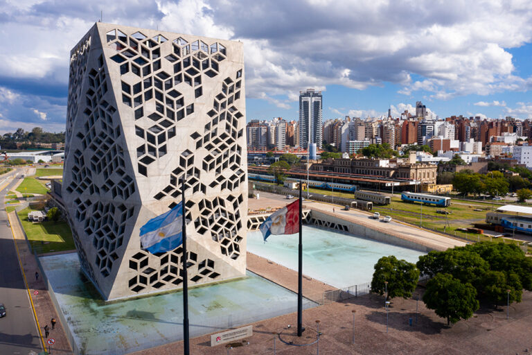 La Provincia oficializó el cobro de operativos por amenazas en escuelas: Se publicó el protocolo en el Boletín Oficial