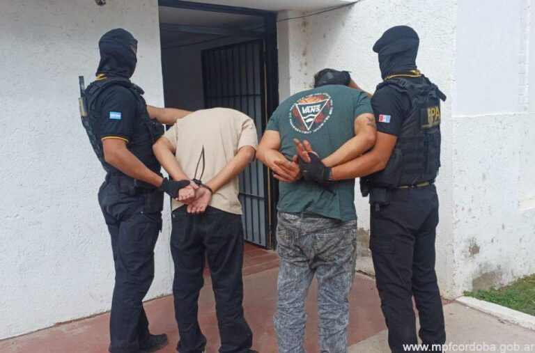 Cruz del Eje: la FPA incautó cocaína y marihuana en inmediaciones a la cárcel y detuvo a dos hombres