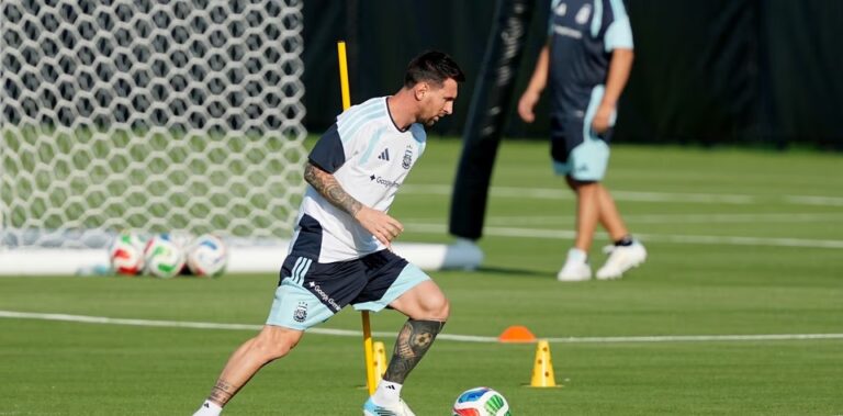 Messi acelera su recuperación en Kansas y apunta al estreno ante Argelia