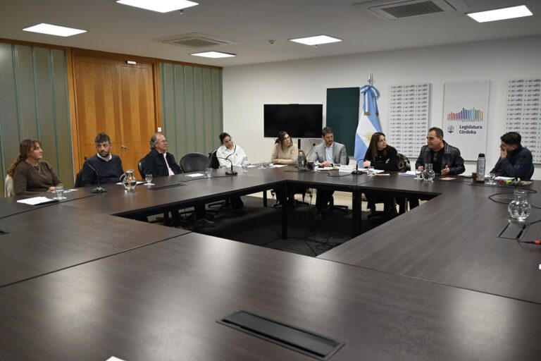 La Comisión de Industria y Minería trata un proyecto para impulsar el desarrollo del aceite de oliva regional