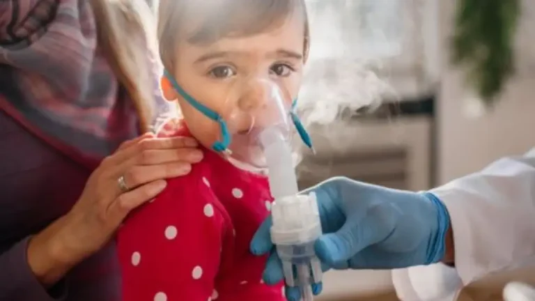 Virus respiratorios en niños: cómo prevenir complicaciones y cuándo acudir de urgencia al médico