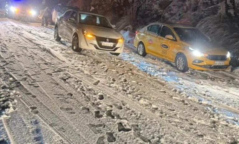 Ola polar en Córdoba: nieve, hielo y cierre preventivo del Camino de las Altas Cumbres