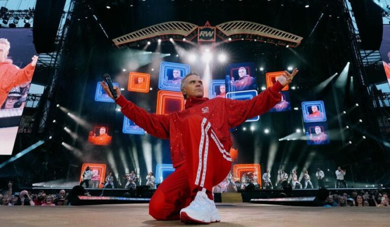 Robbie Williams volvió a la Argentina y sorprendió con un inesperado chiste sobre Amalia Granata